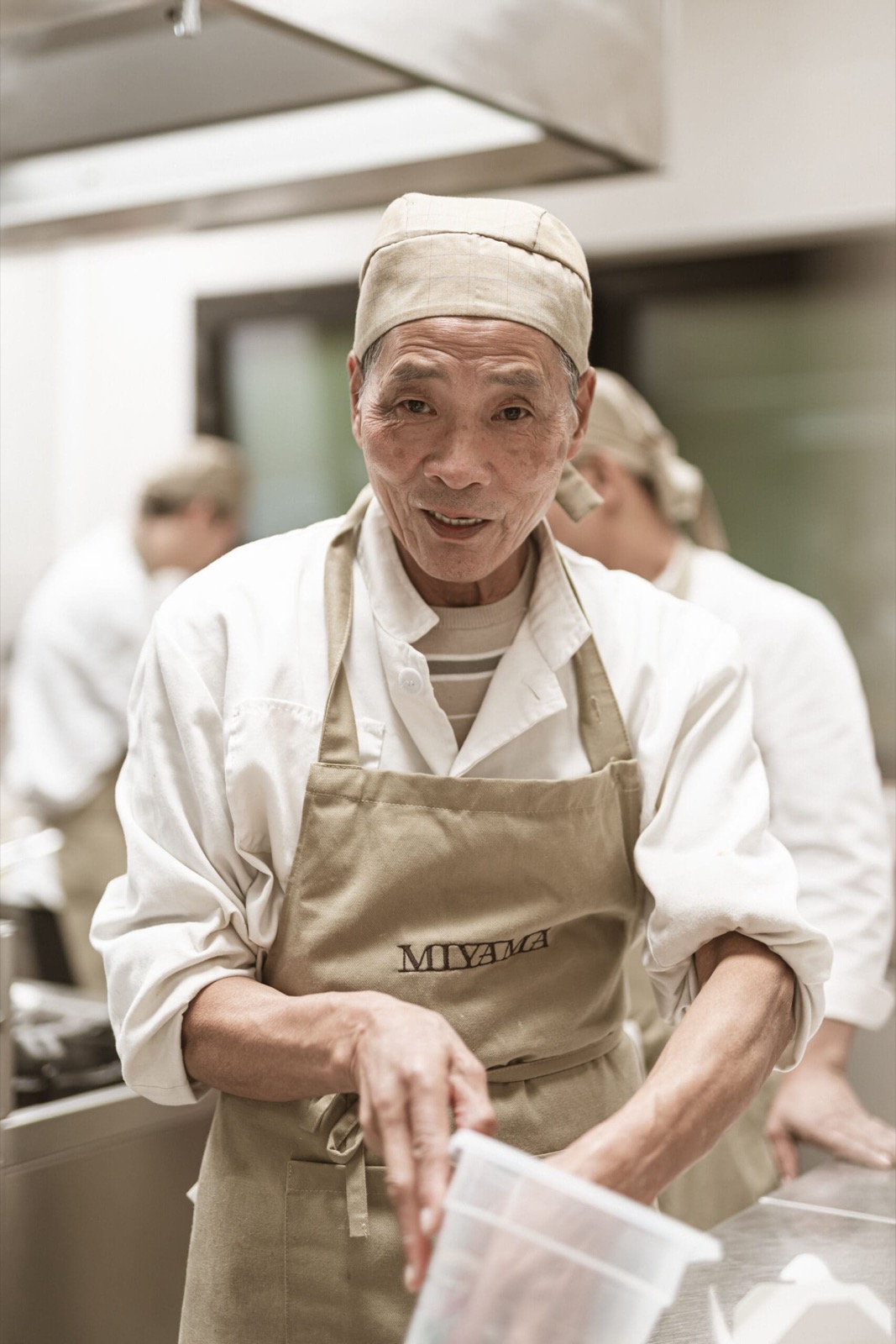 Sushi-man al lavoro nella cucina di Miyama