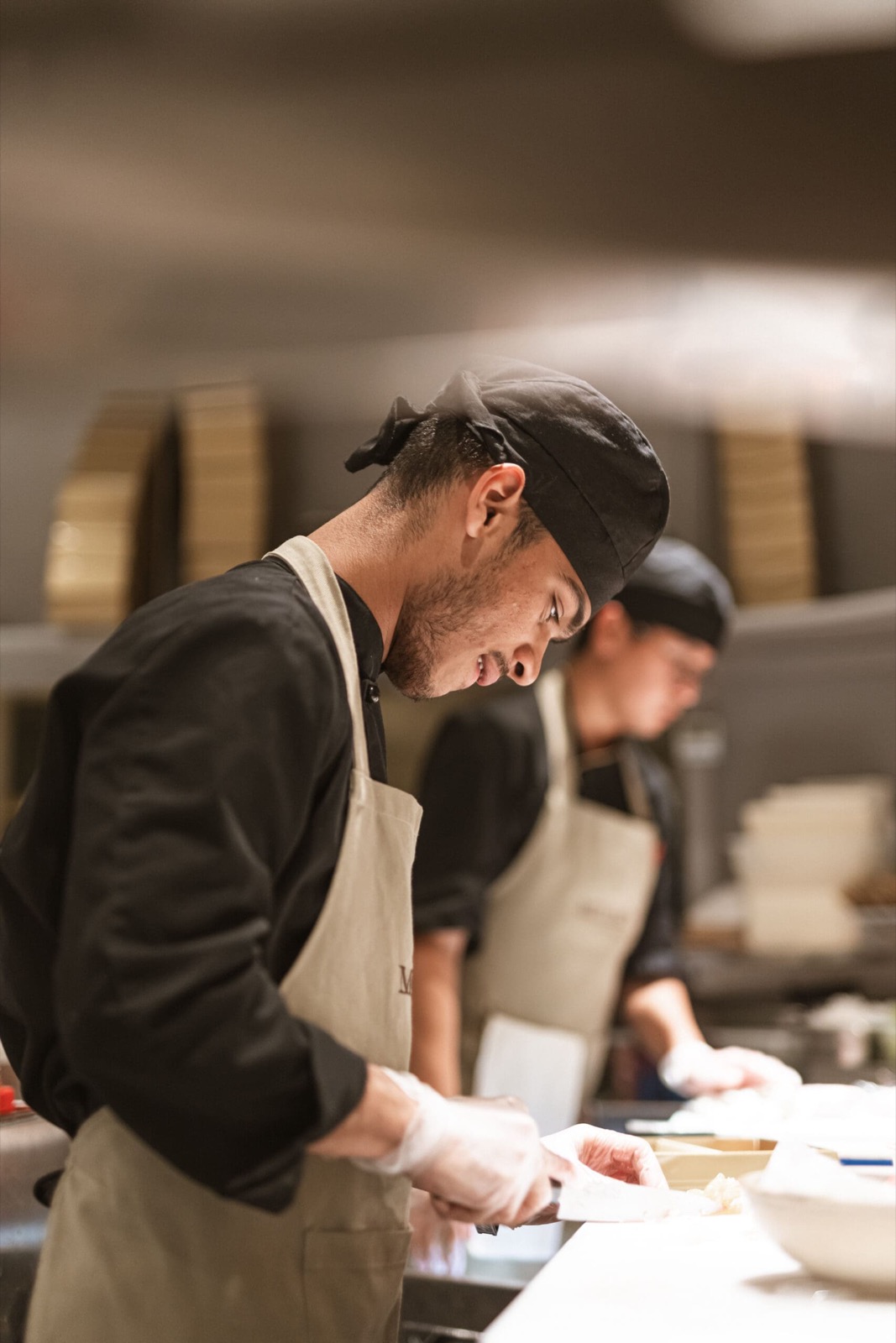 Sushi-man di Miyama mentre lavora